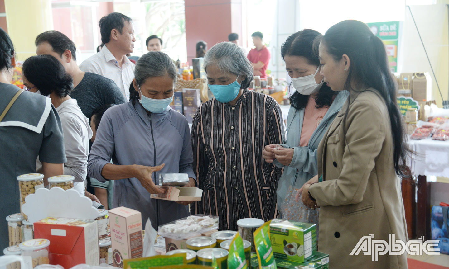 Các sản phẩm OCOP của Tiền Giang đa dạng và đóng gói đẹp mắt phục vụ nhu cầu của người dân dịp tết.