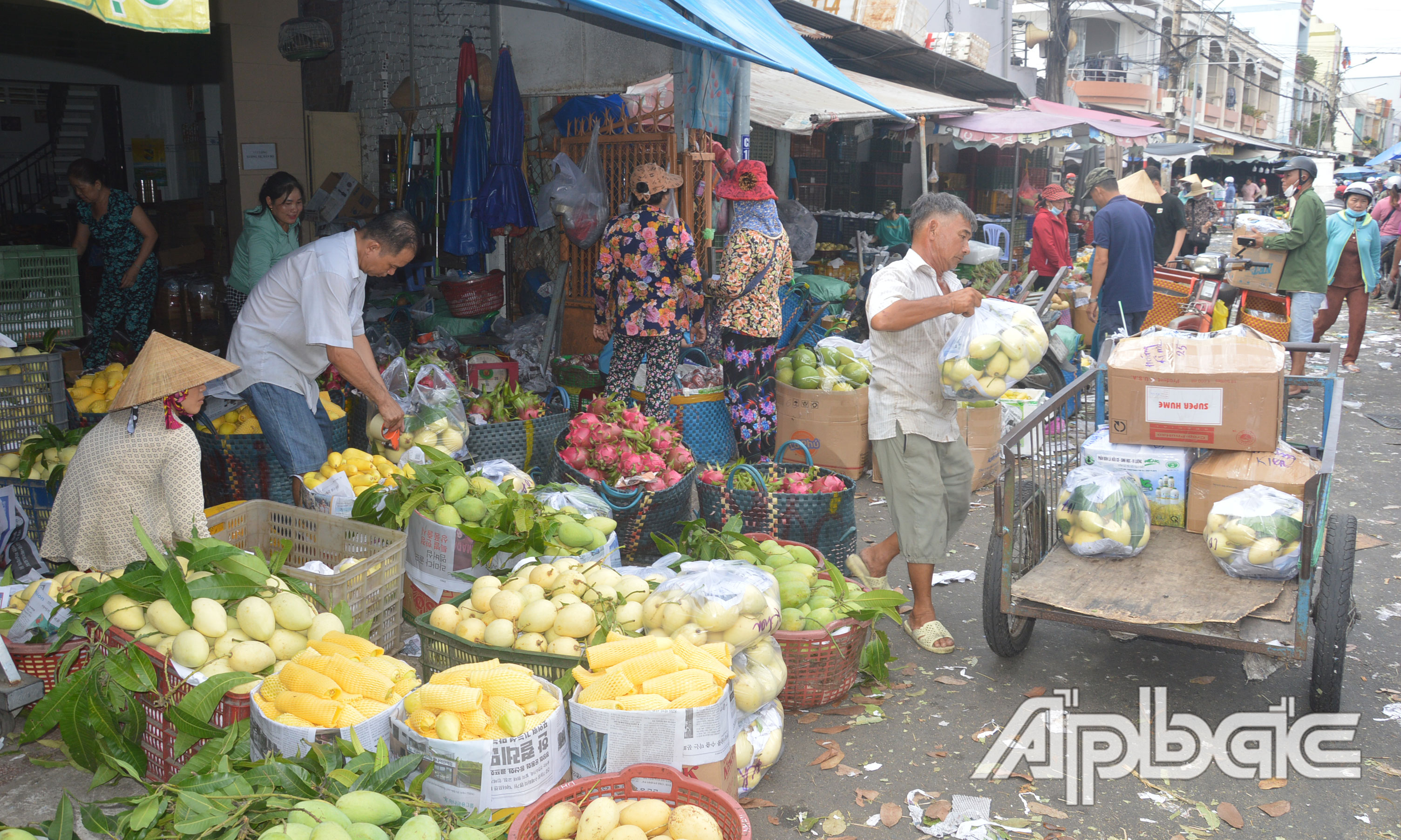 Các tiểu thương và chủ vựa tại đây kỳ vọng sức mua sẽ tăng trong 2 ngày cuối cùng.