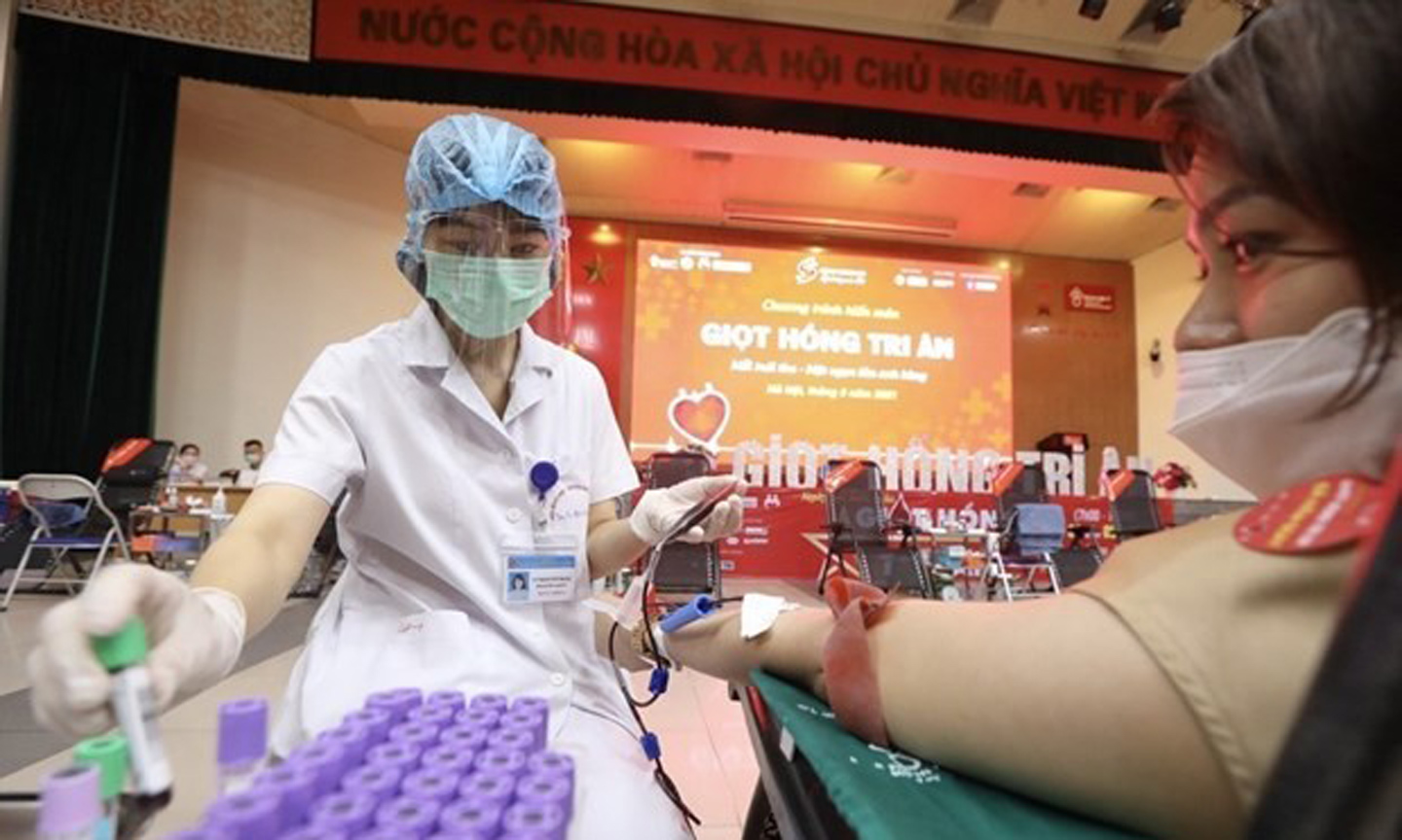 The National Institute of Hematology and Blood Transfusion (NIHBT) recorded 1,269 blood and 359 platelet donors from February 8-14. (Photo: VNA).