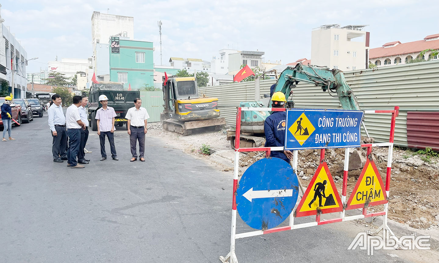 Khởi công công trình nâng cấp cải tạo vỉa hè các tuyến đường tại đường Lê Văn Duyệt.