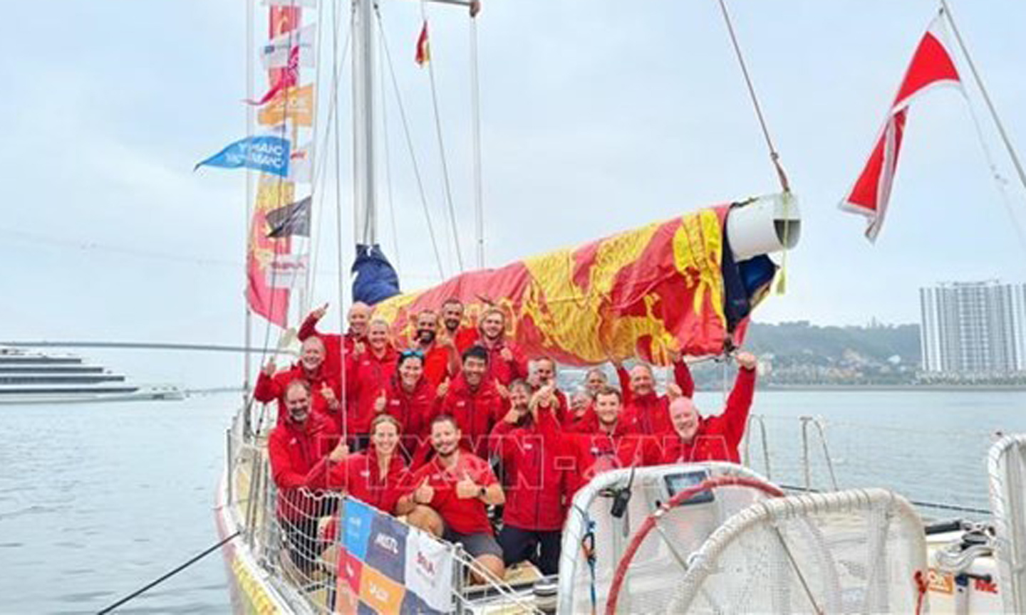 ABO/NDO- The first teams competing in the 2023-2024 Clipper Round the World Yacht Race docked at Ha Long International Cruise Port in the northeastern province of Quang Ninh ahead of schedule.