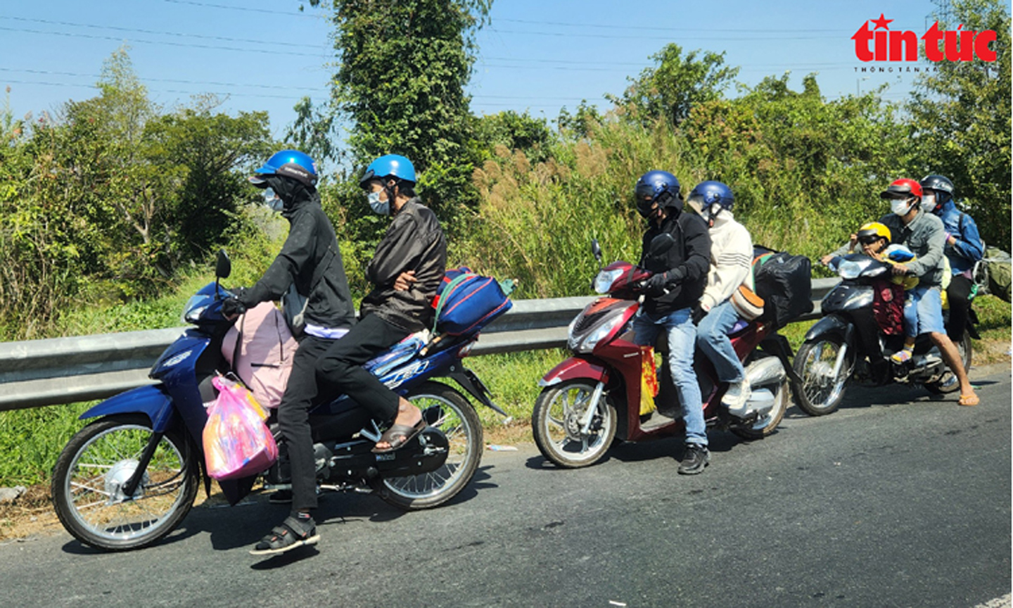 TP Hồ Chí Minh và các tỉnh Nam Bộ những ngày qua có những ngày nắng nóng gay gắt.