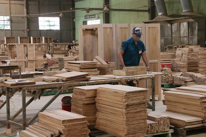 US extends investigations into wooden cabinets from Vietnam.