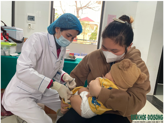 Tiêm chủng vaccine trong Chương trình tiêm chủng mở rộng cho trẻ em tại trạm y tế xã Bình Yên - huyện Sơn Dương - tỉnh Tuyên Quang.