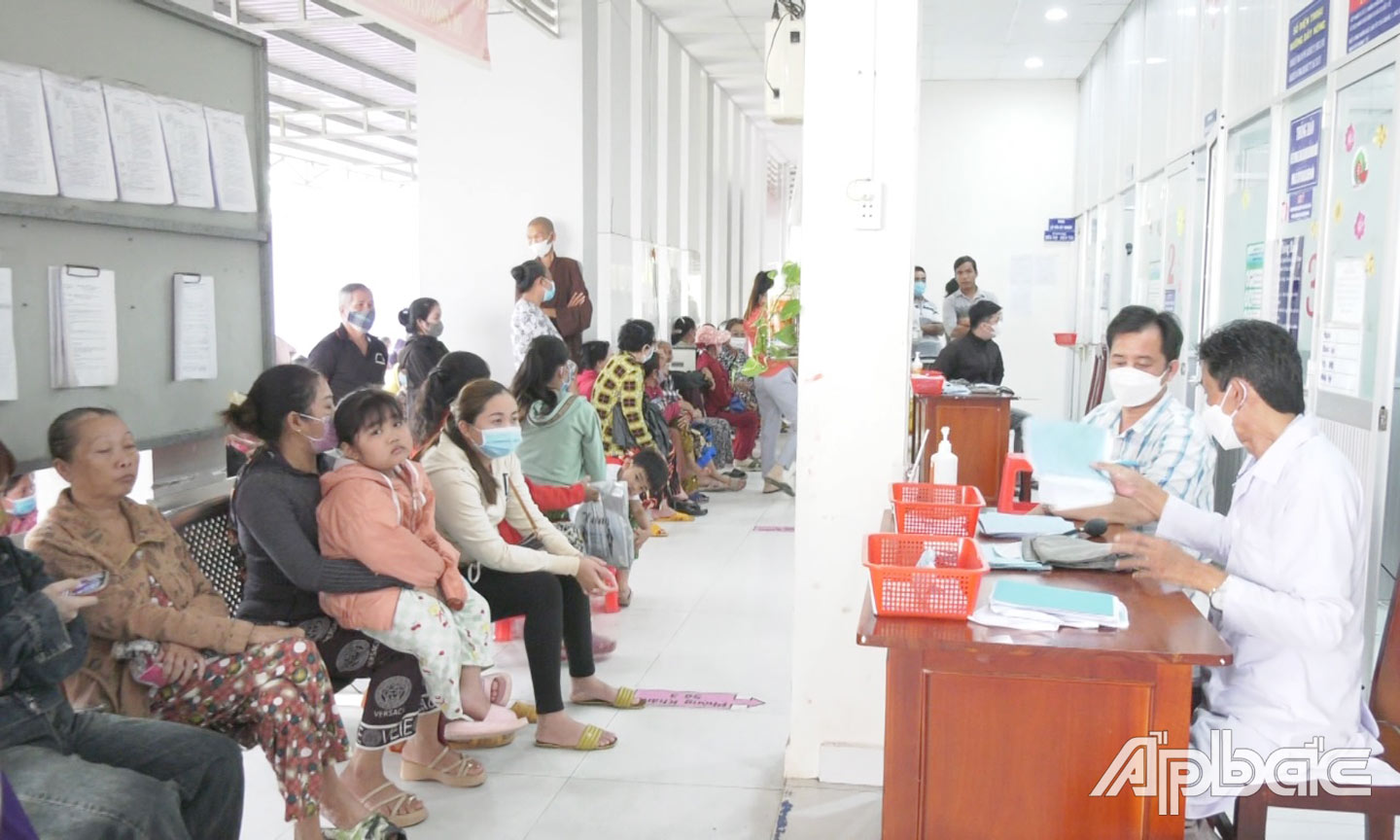Khám, chữa bệnh tại TTYT huyện Cai Lậy.