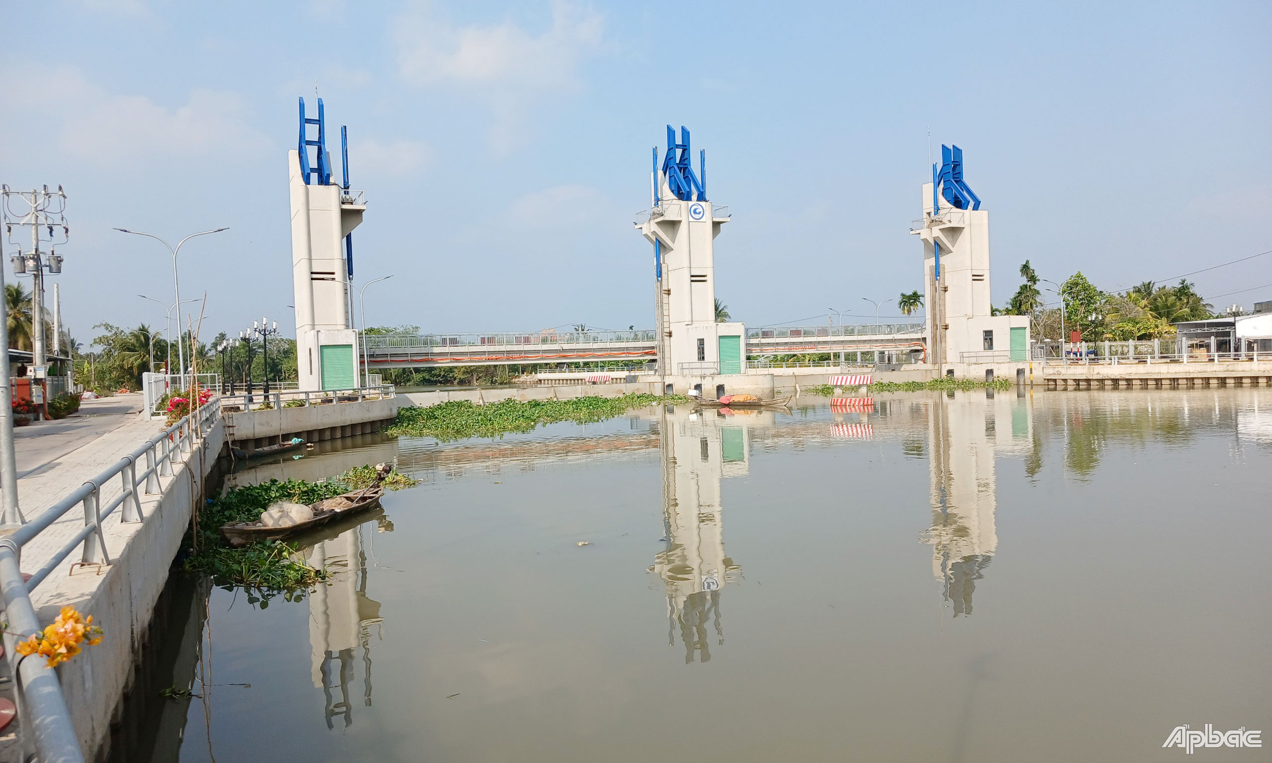 Cống Phú Phong hiện đang đóng để ngăn mặn.