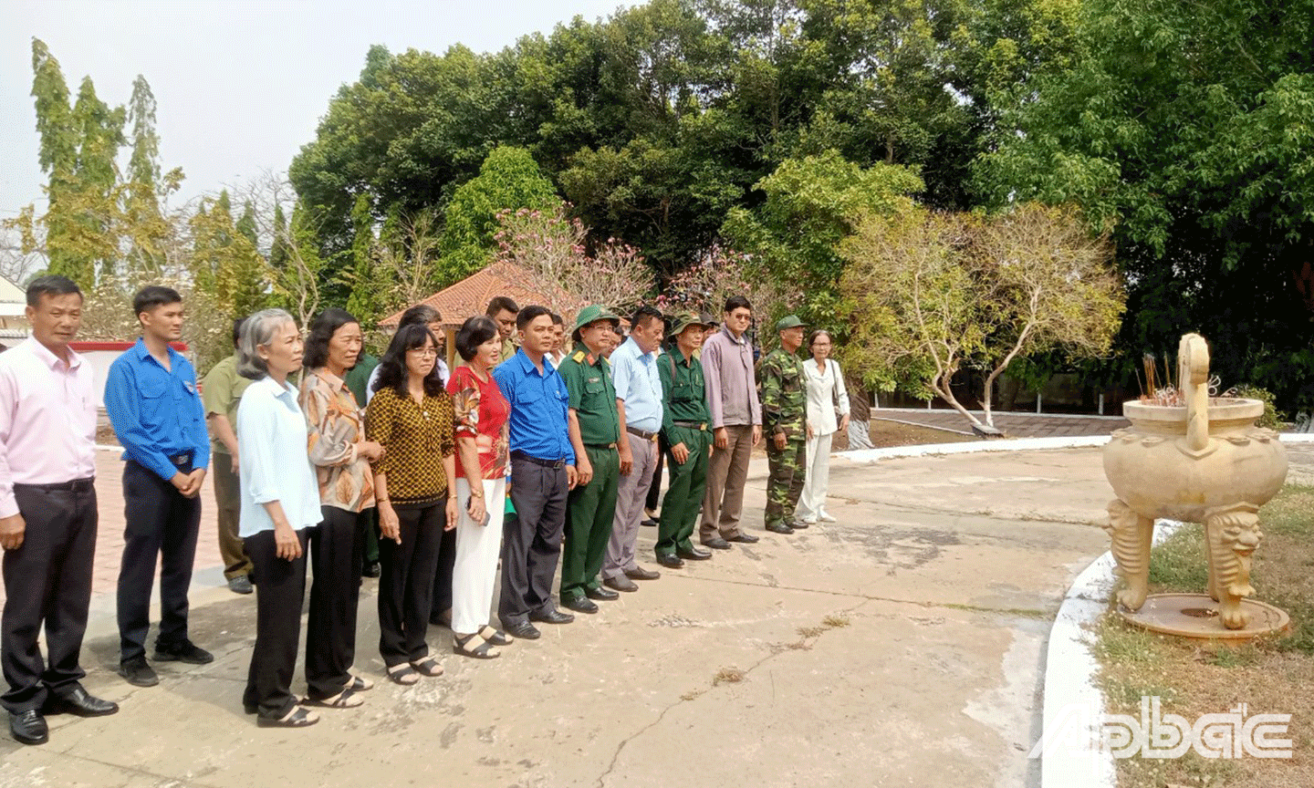 Đoàn-Hội-Cựu-chiến-binh-huyện-Gò-Công-Đông-tường-niệm-các-anh-hùng-liệt-sĩ-tại-di-tích-Chiến-thắng-chốt-chặn-Tàu-Ô