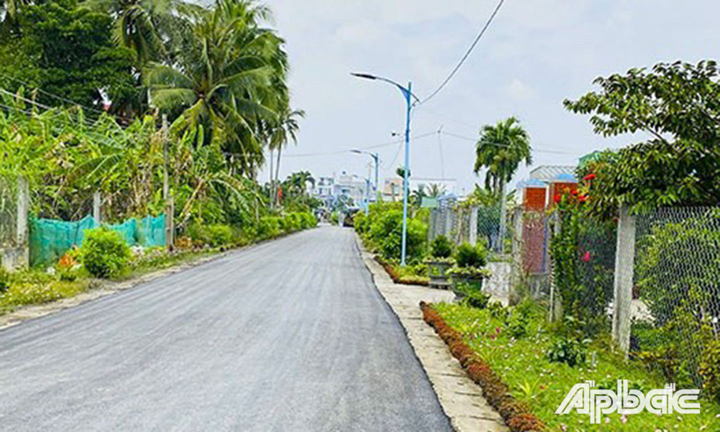 Tuyến đường khu phố 4 thị trấn Vĩnh Bình.