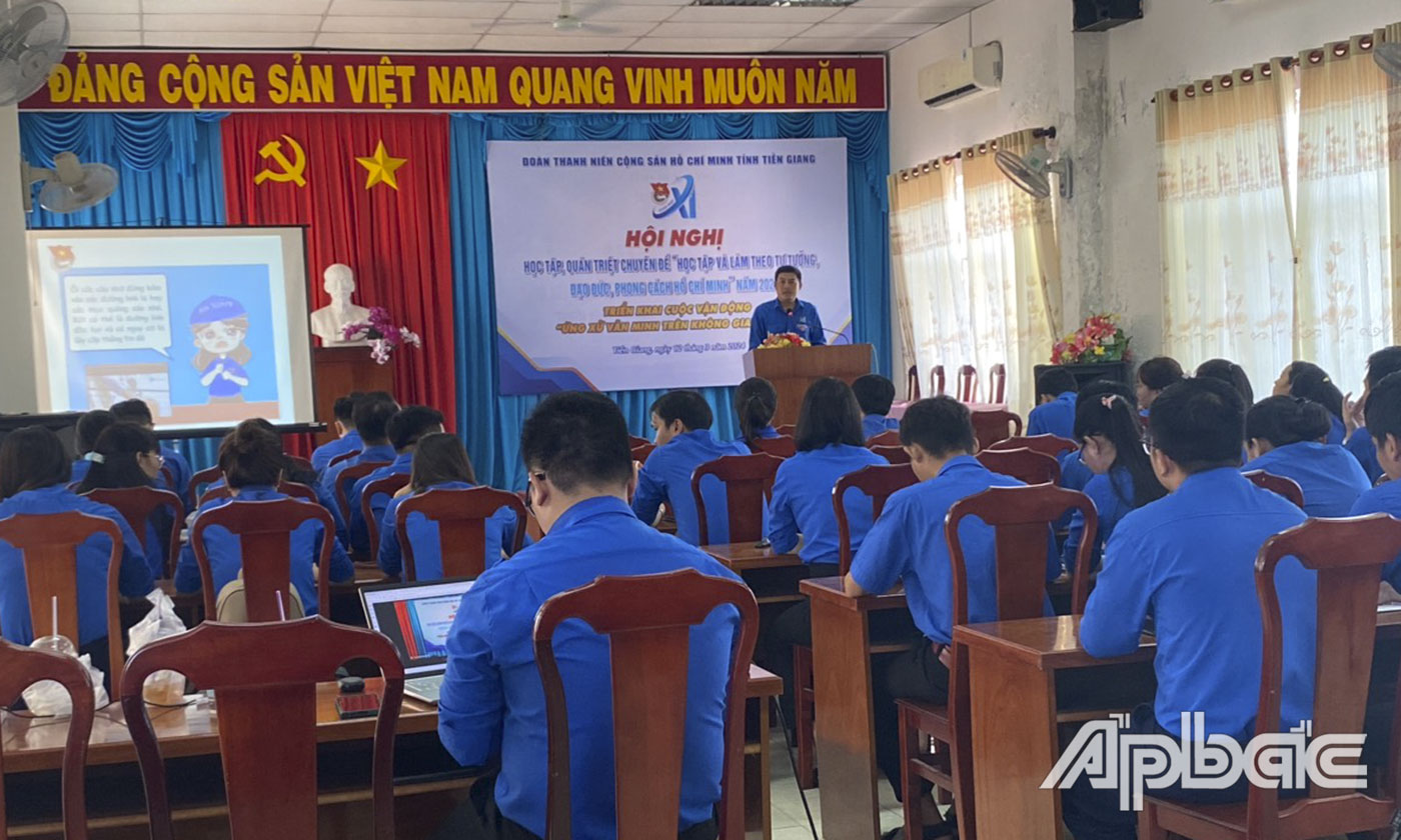 Bí thư Tỉnh đoàn Nguyễn Quang Minh triển khai cuộc vận động.