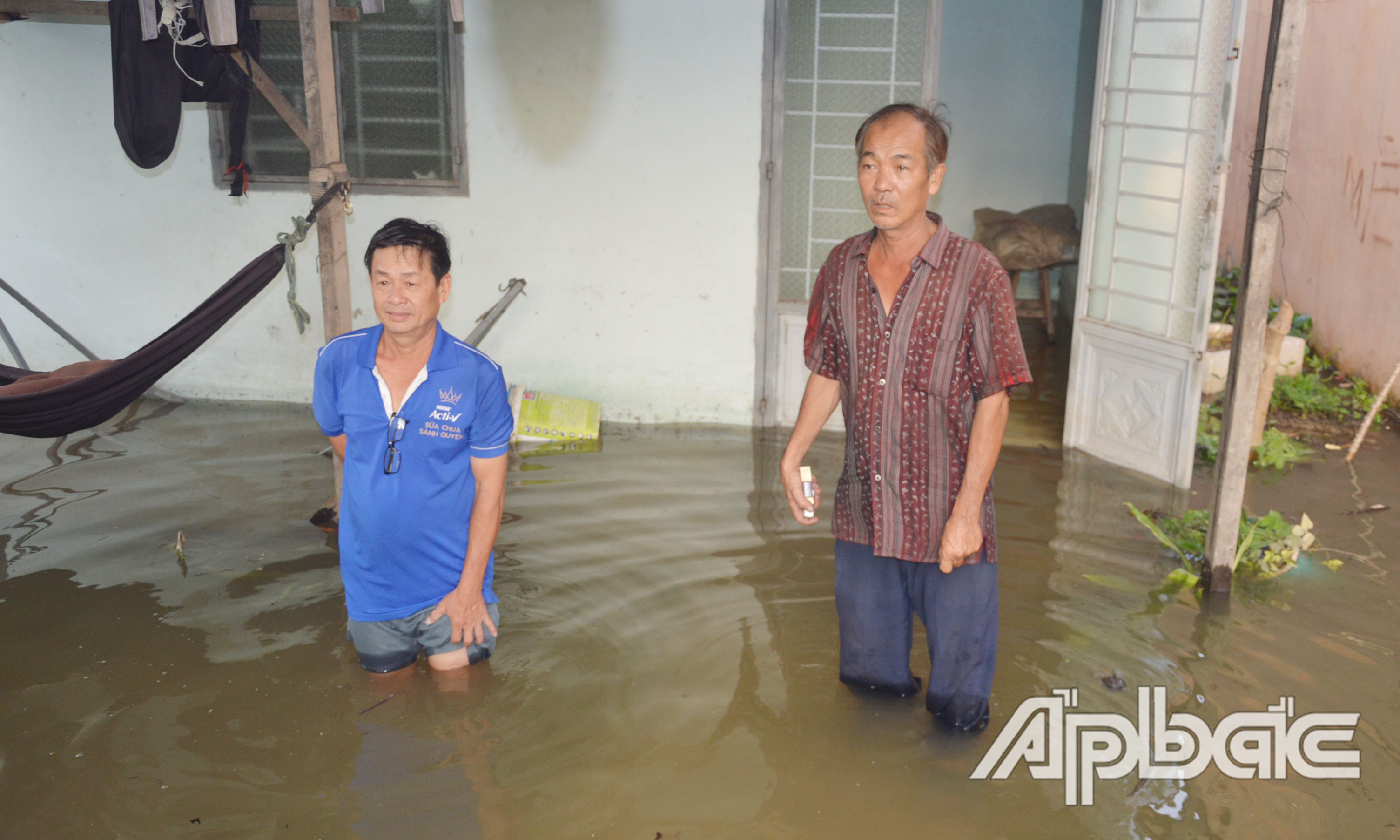 Nhà ông Nguyễn Thành Khương bị ngập sâu.