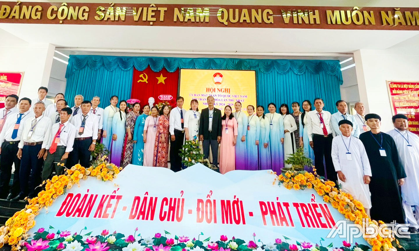 90/172 Mặt trận Tổ quốc Việt Nam cấp xã  tổ chức thành công đại hội