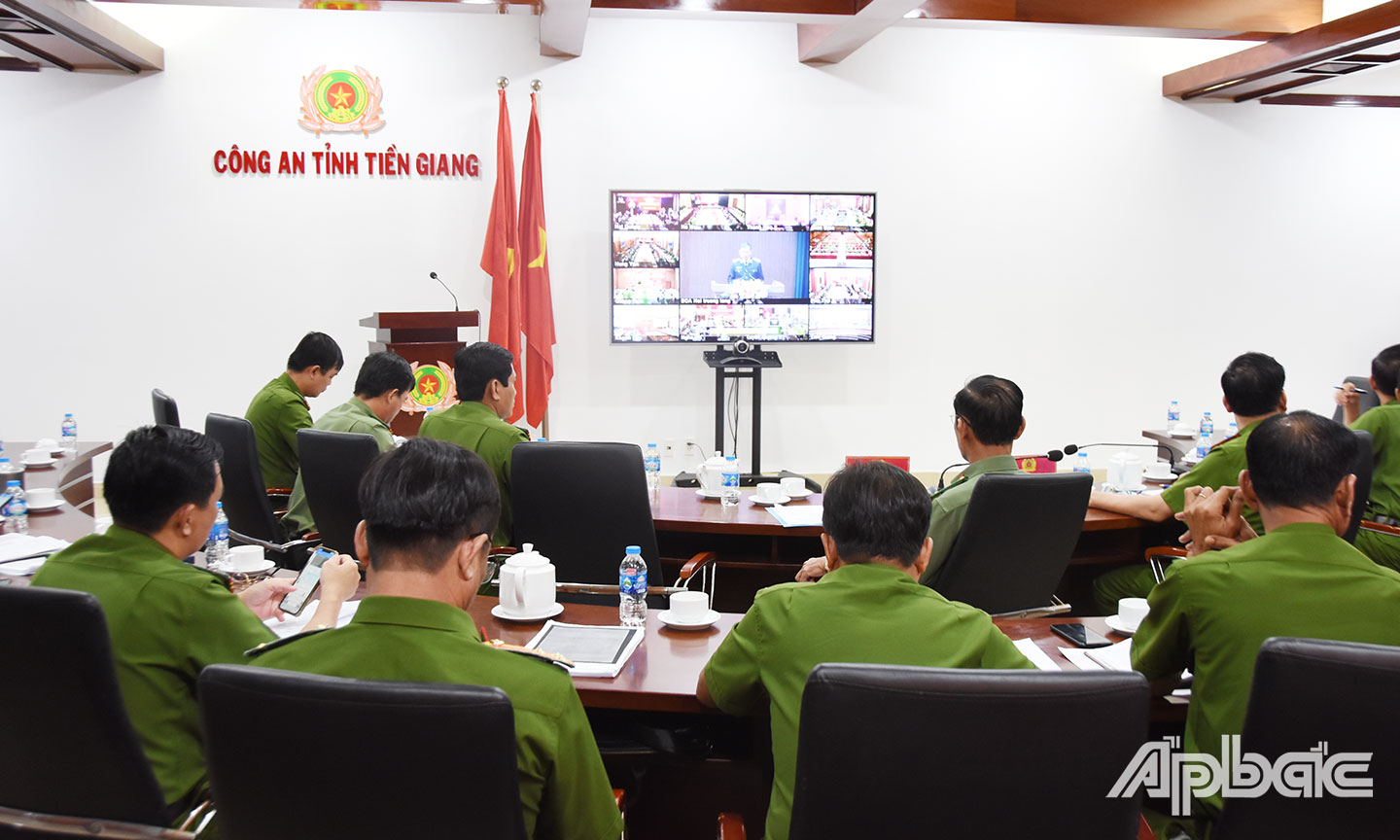  Đại biểu dự Hội nghị sơ kết 03 năm thực hiện Kế hoạch phòng, chống tội phạm có tổ chức, tội phạm xuyên quốc gia tại điểm cầu Công an Tiền Giang. Ảnh Lê Hoài