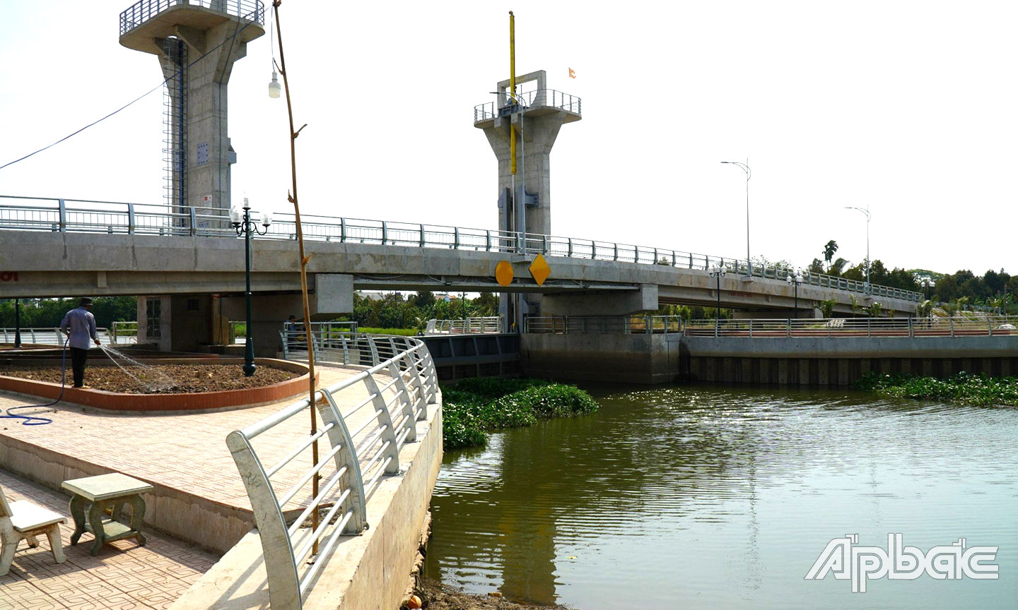 Bến Tre tập trung đầu tư hoàn chỉnh hệ thống thủy lợi để ngăn mặn.