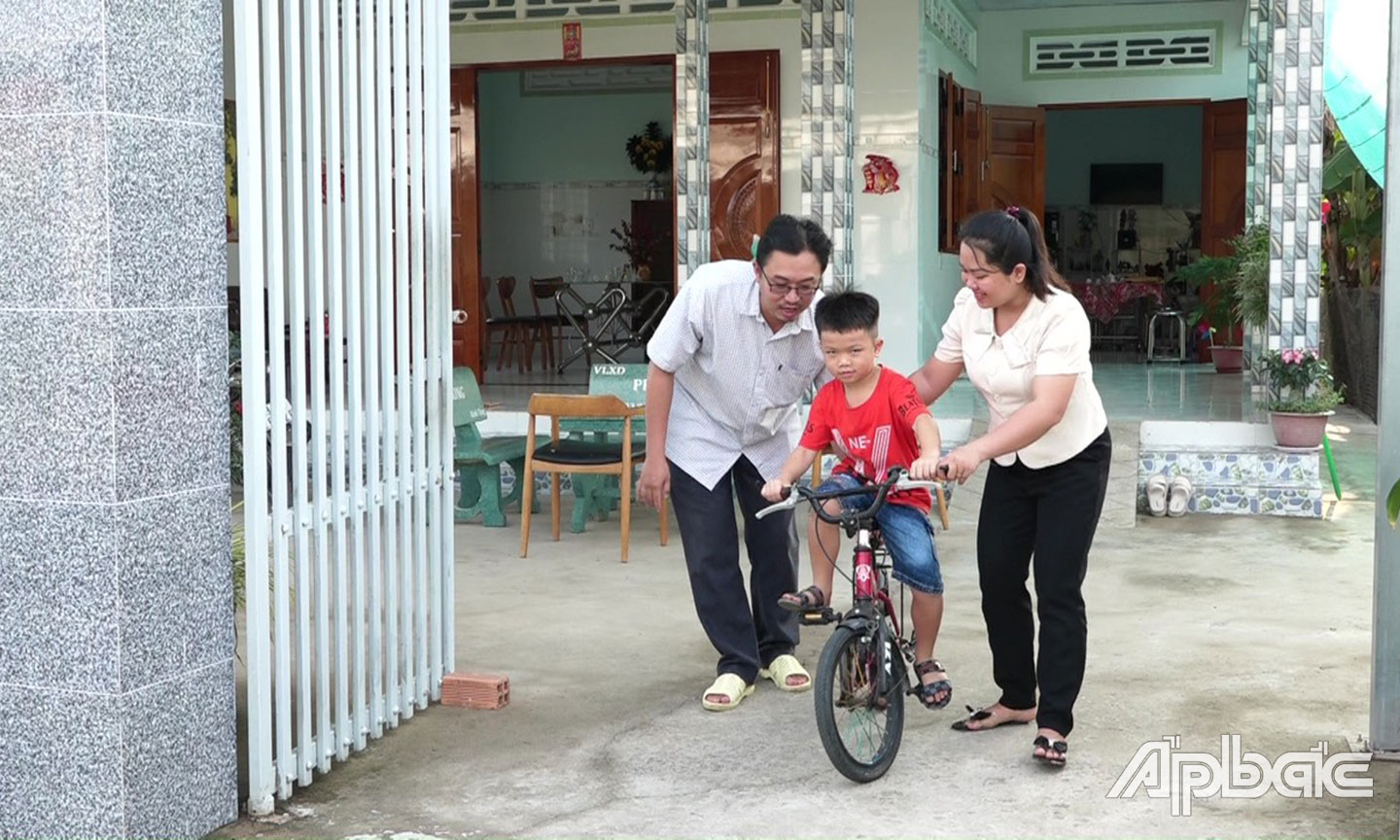 Gia đình anh Huy, chị Thảo.