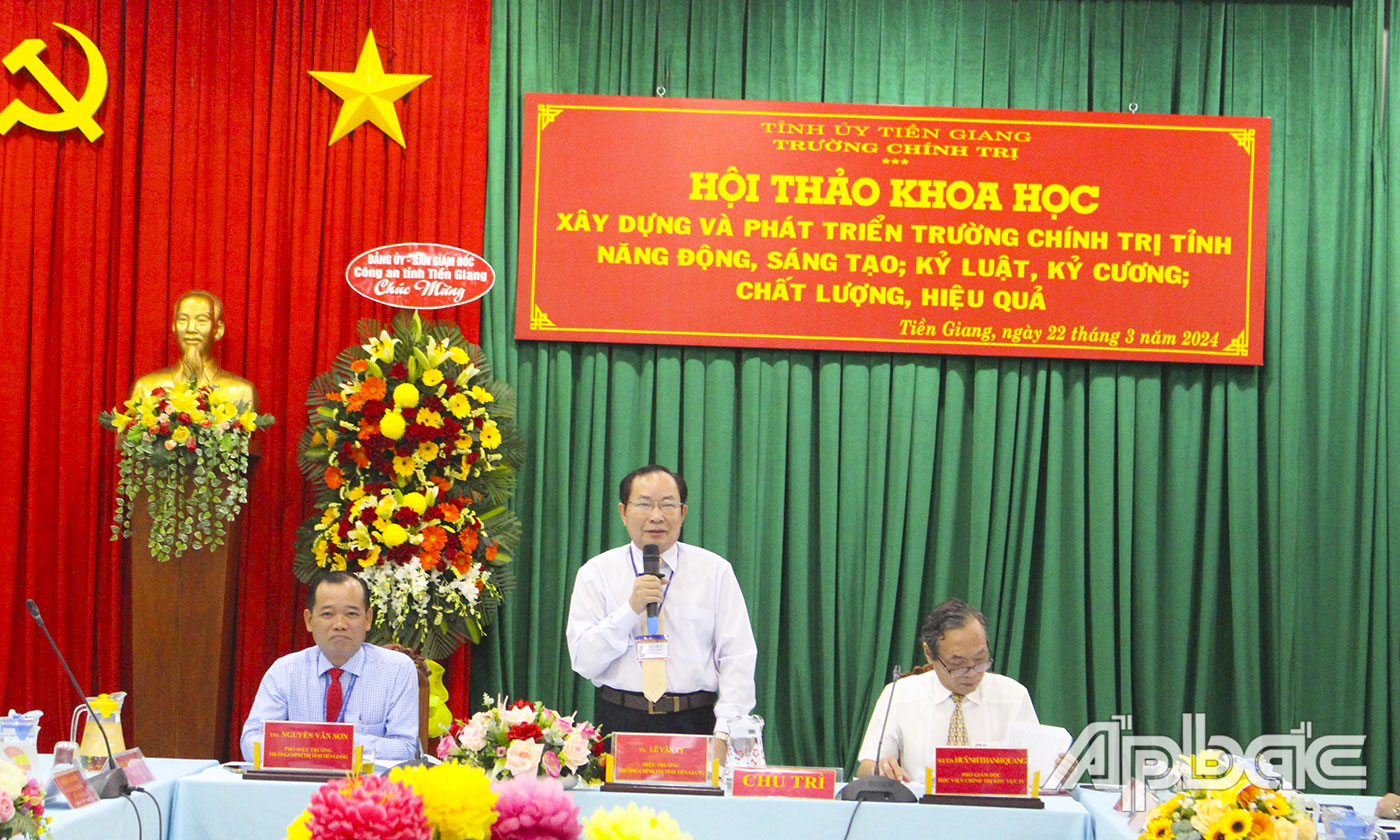 Ban Chủ trì hội thảo khoa học. 