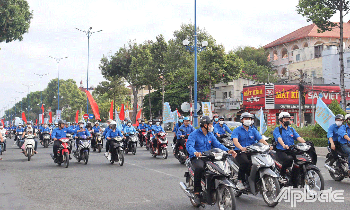 Đoàn viên, thanh niên tham gia tuyên truyền Ngày quyền của người tiêu dùng Việt Nam năm 2024