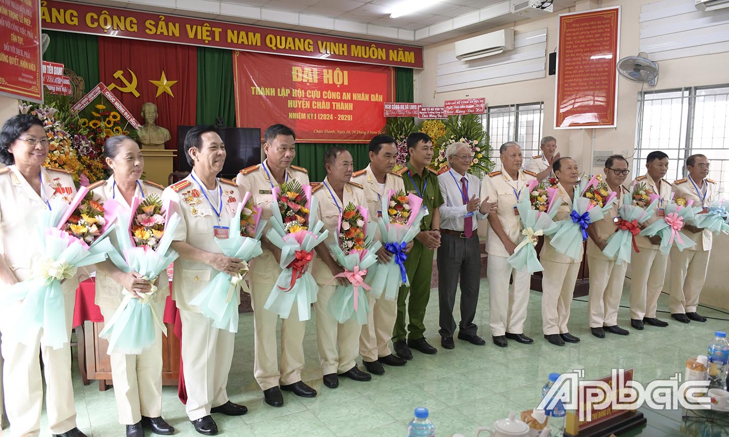  Ban Chấp hành Hội cựu CAND huyện Châu Thành ra mắt trước Đại hội. ẢnhTrọng Tín.