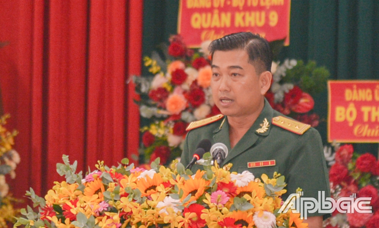 Thượng tá Lâm Quang Hợp, Chính ủy Trung đoàn 2 ôn lại truyền thống Trung đoàn.
