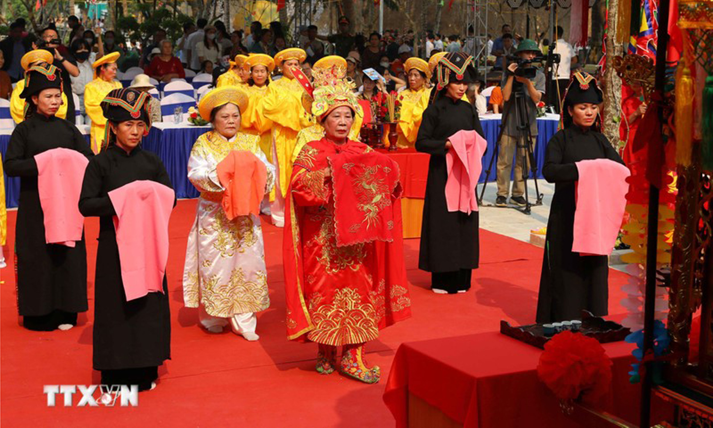 ABO/NDO- The Ban Phu Citadel Festival opened in Dien Bien Province on April 2 to celebrate the 270th anniversary of the Muong Thanh area’s liberation (1754-2024) and 225th death anniversary of Hoang Cong Chat (1769-2024).