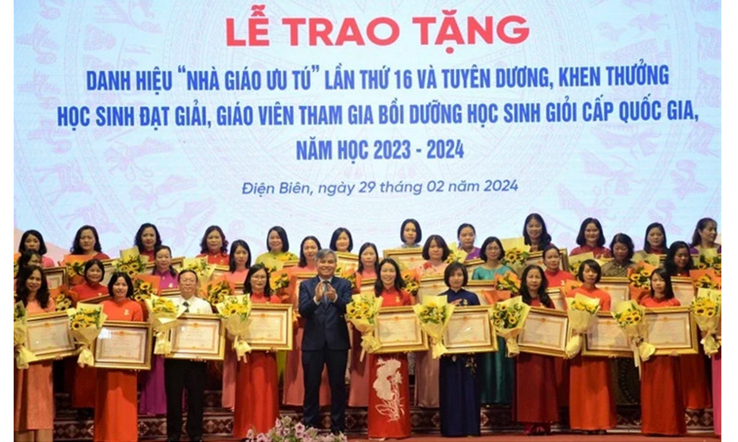 Trao danh hiệu 