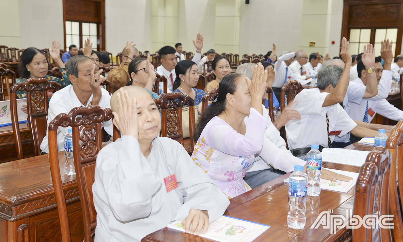 100% đại biểu thống nhất đề án nhân sự và thống nhất Ủy ban MTTQ VN TP. Mỹ Tho nhiệm kỳ 2024 - 2029 gồm 59 vị ủy viên.