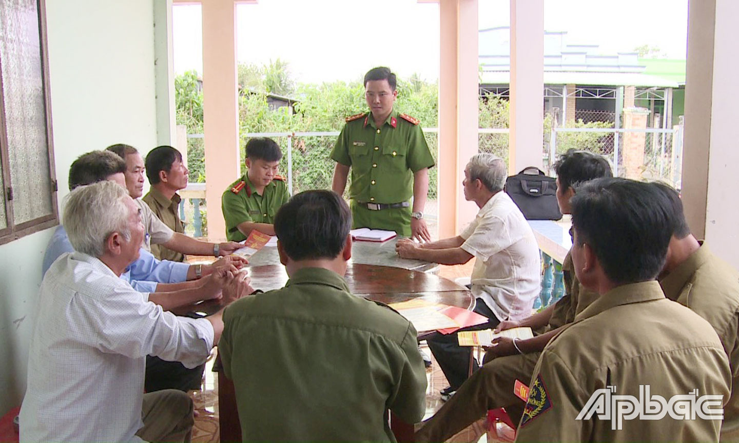 Họp Tổ nòng cốt xây dựng Khu dân cư tuyến đường dal Lợi An.