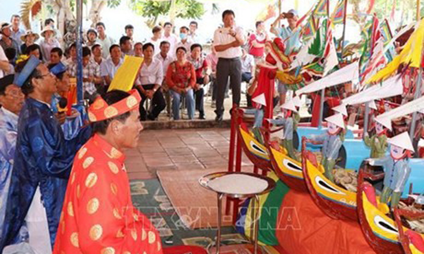 At a ceremony commemorating sailors of the historic Hoang Sa flotilla in the communal house of An Vinh village, Ly Son district, the central province of Quang Ngai. (File Photo: VNA).