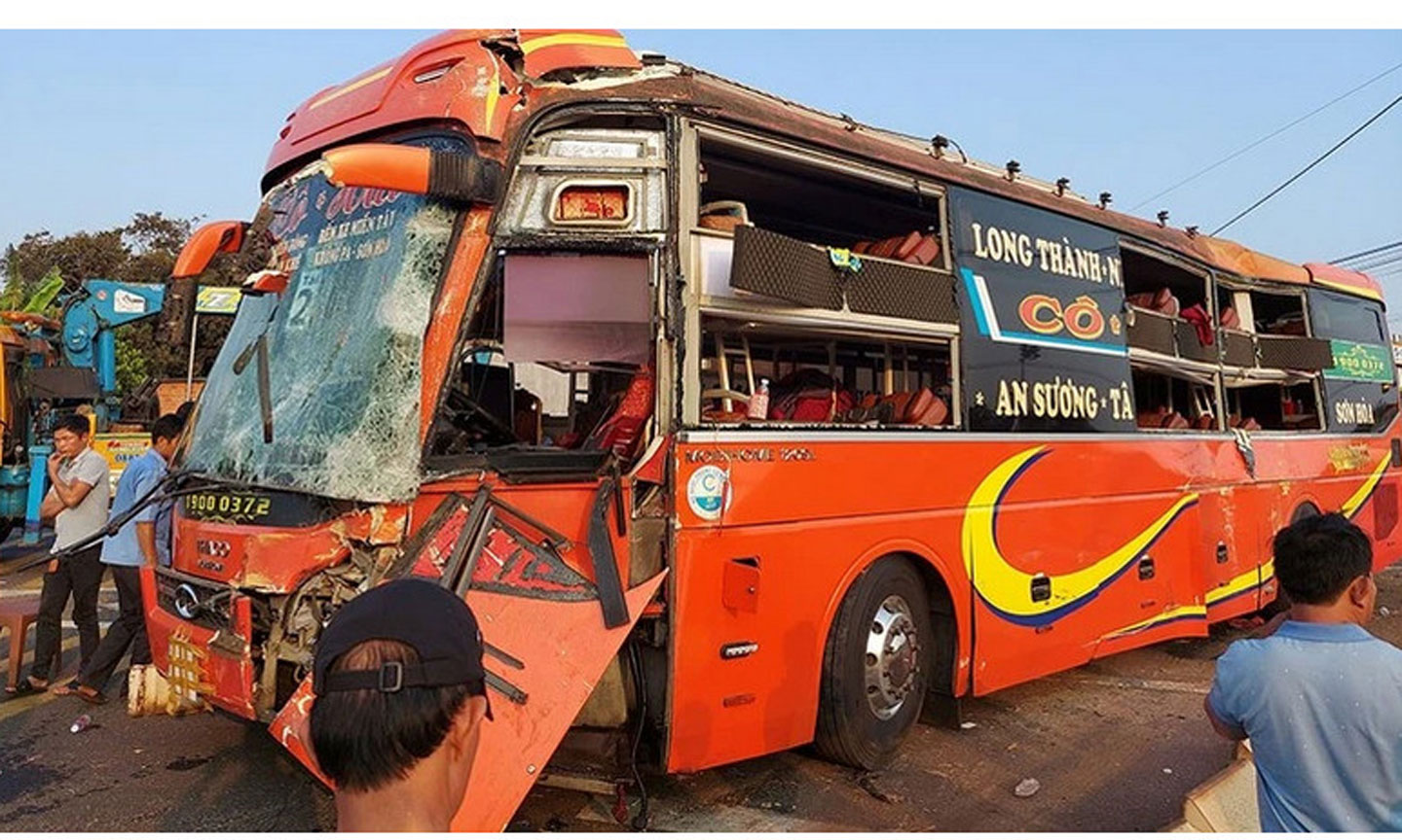 Hiện trường vụ tai nạn nghiêm trọng tại tỉnh Gia Lai rạng sáng ngày 30-4.