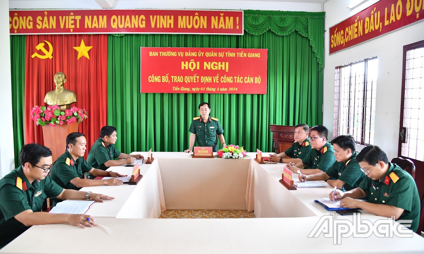 Đại tá Mai Văn Hòa phát biểu giao nhiệm vụ.