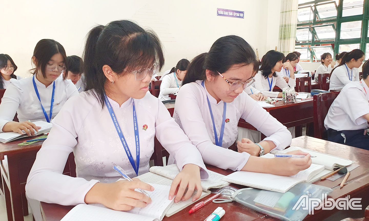 Học sinh lớp 9 Trường THCS Lê Ngọc Hân trong giờ học. 