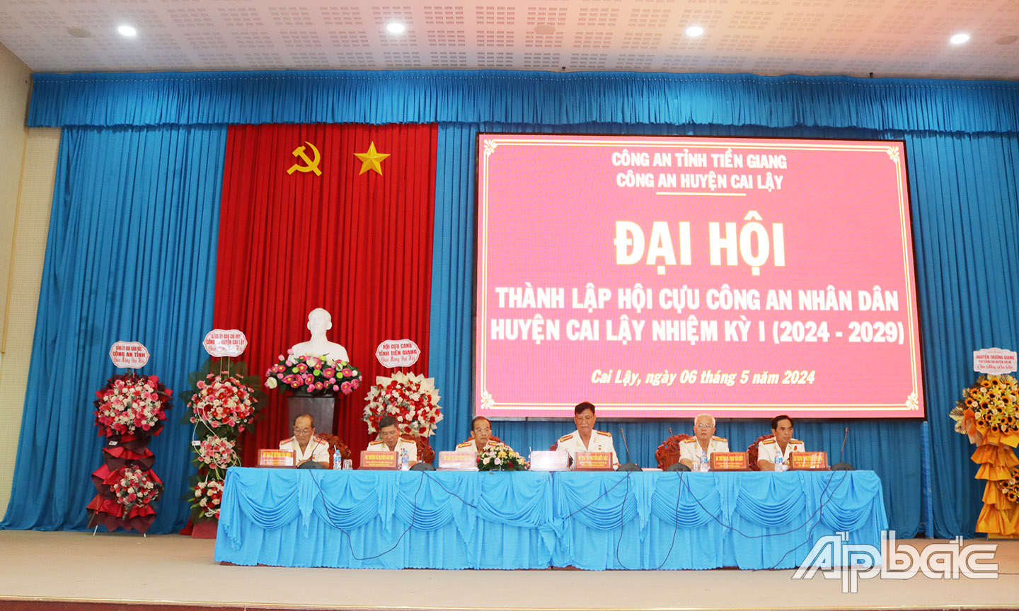 Đoàn Chủ tịch.