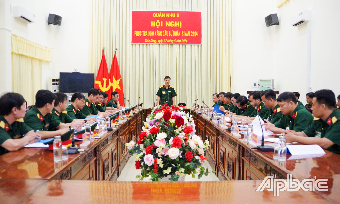 Đại tá Nguyễn Ngọc Sơn, Phó Chủ nhiệm Hậu cần Quân khu 9 phát biểu tại buổi phúc tra Kho Xăng dầu Sư đoàn 8.