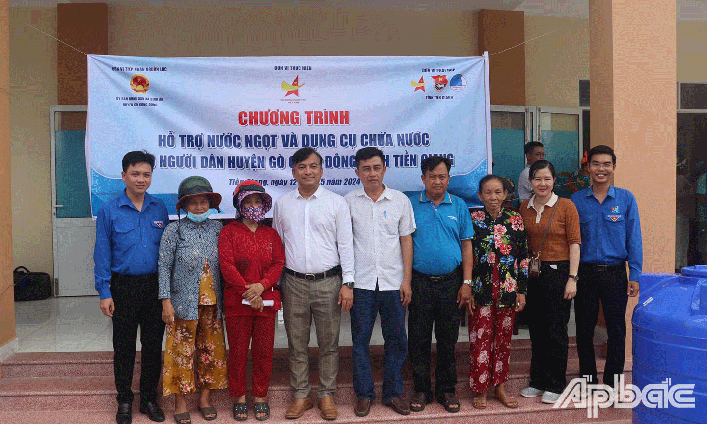 Chương trình hỗ trợ nước ngọt và dụng cụ chứa nước cho người dân huyện Gò Công Đông
