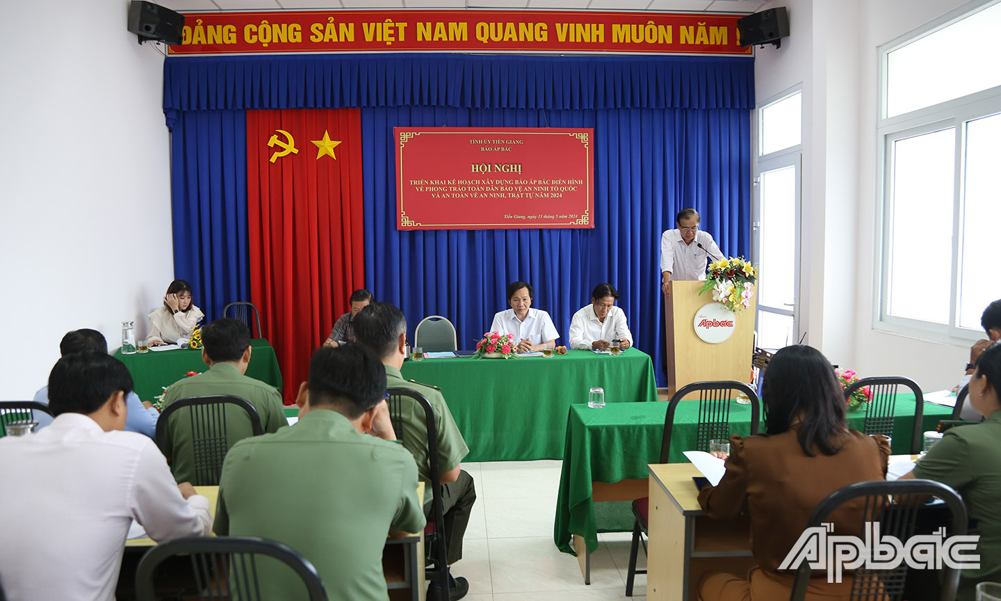 Tổng Biên tập Báo Ấp Bắc Nguyễn Minh Tân kết luận và đáp từ hội nghị.
