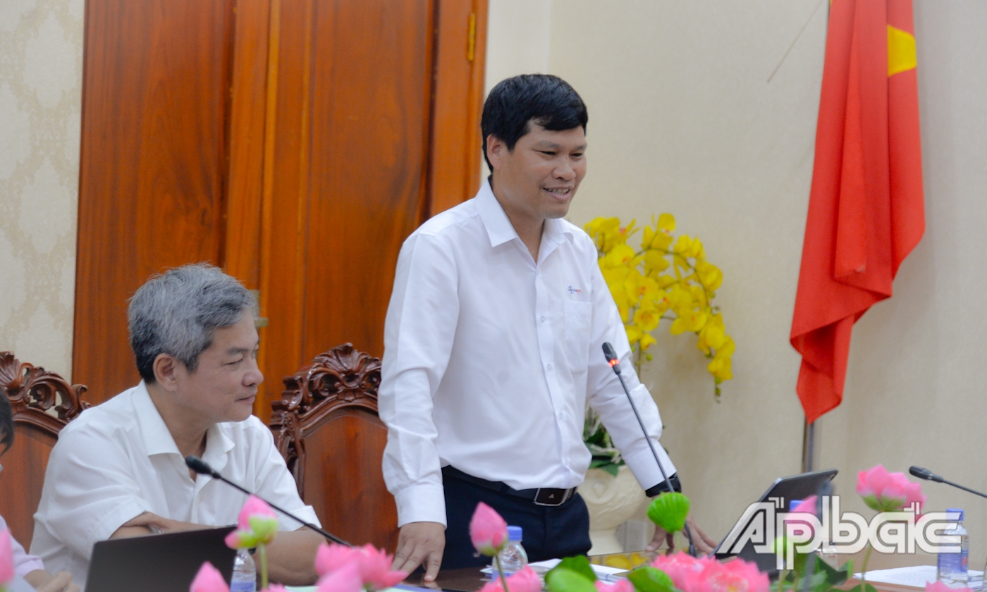 Phó Tổng Giám đốc Công ty Điện lực miền Nam Bùi Quốc Hoan phát biểu tại biểu tại buổi làm việc. 