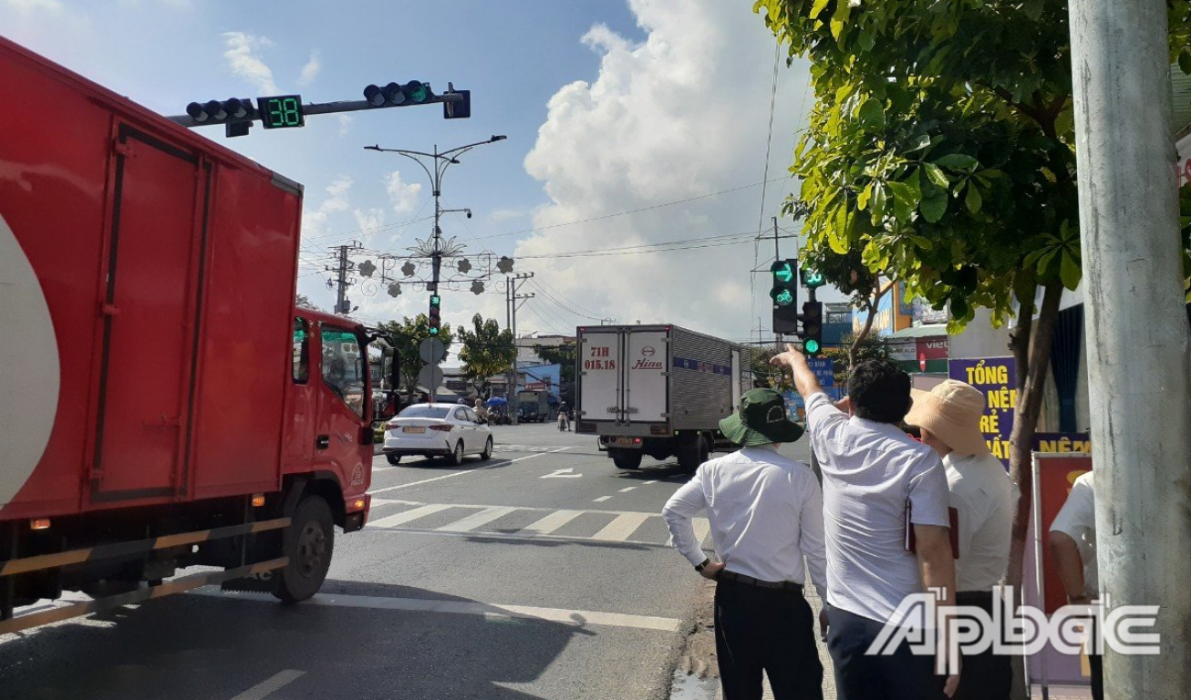 Ban ATGT tỉnh phối hợp các ngành chức năng xem xét tổ chức lại giao thông tại nút giao nút giao Quốc lộ 60 (Nguyễn Thị Thập) - Ấp Bắc - Nguyễn Quân 