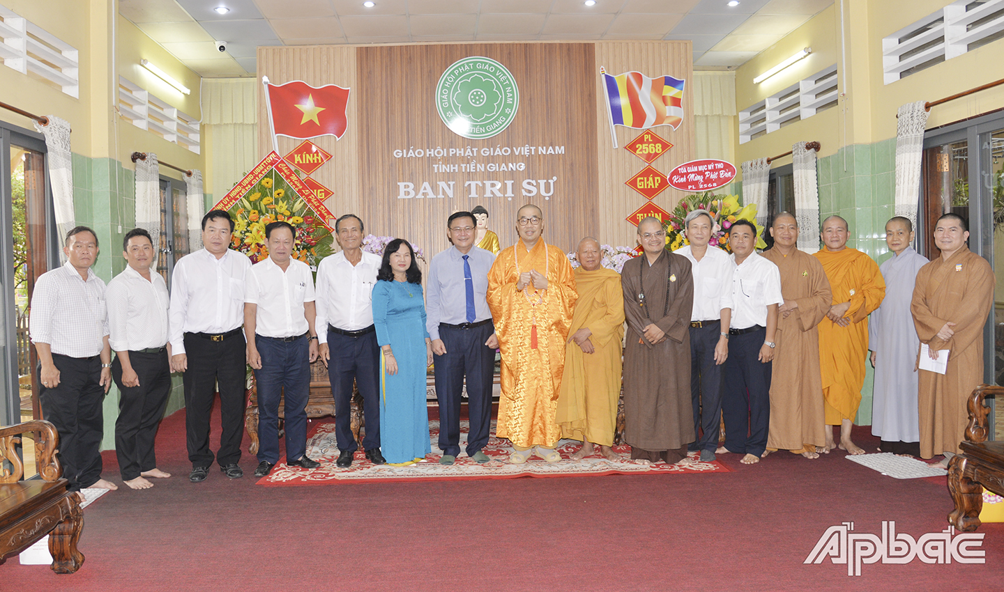 Đoàn cán bộ lãnh đạo Tỉnh ủy, UBND, HĐND tỉnh đến thăm và chúc mừng Ban Trị sự Phật giáo tỉnh nhân dịp Đại lễ Phật đản Phật lịch 2568