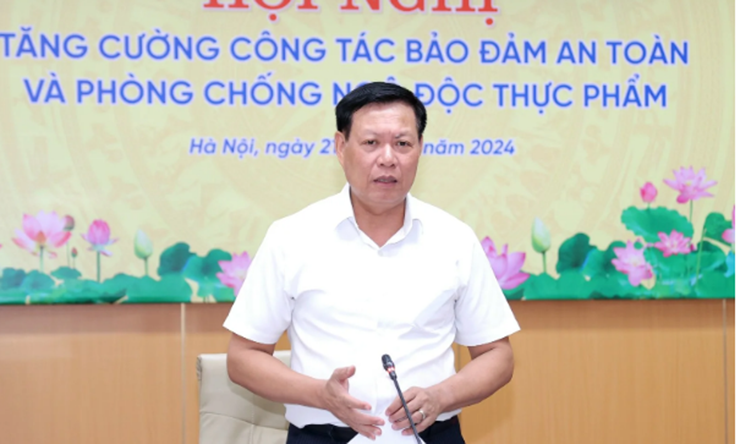 Thứ trưởng Bộ Y tế Đỗ Xuân Tuyên phát biểu chỉ đạo tại hội nghị.
