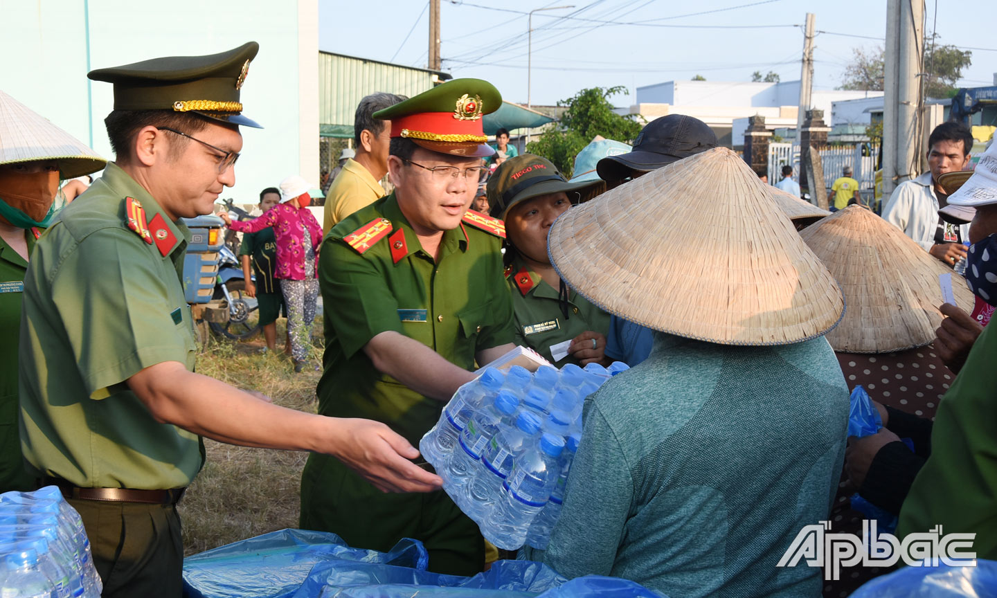 Chương trình “Nghĩa tình ngày hạn, mặn”