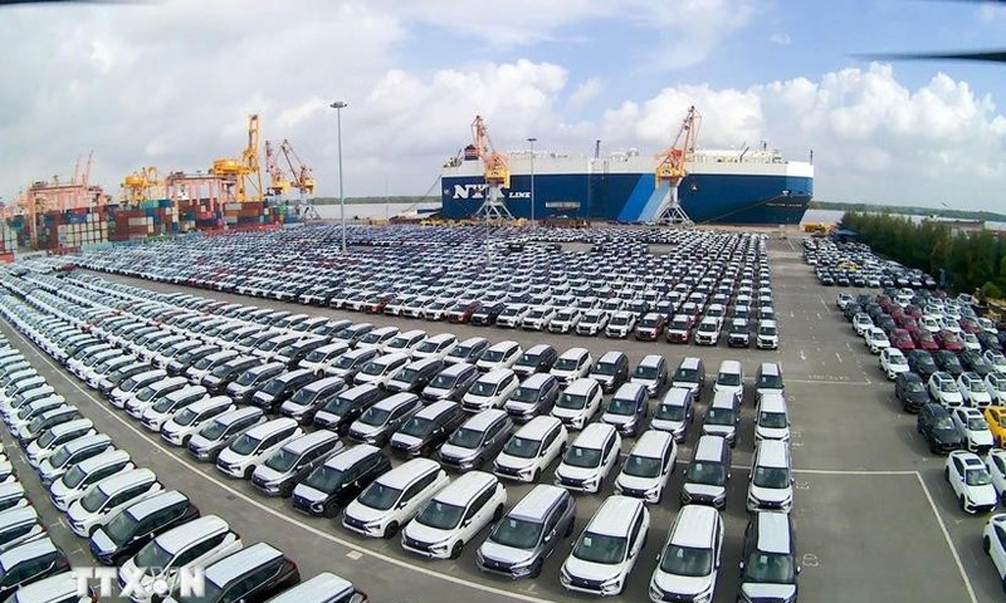 Imported cars at Hai Phong Port, the northern city of Hai Phong (Photo: VNA)