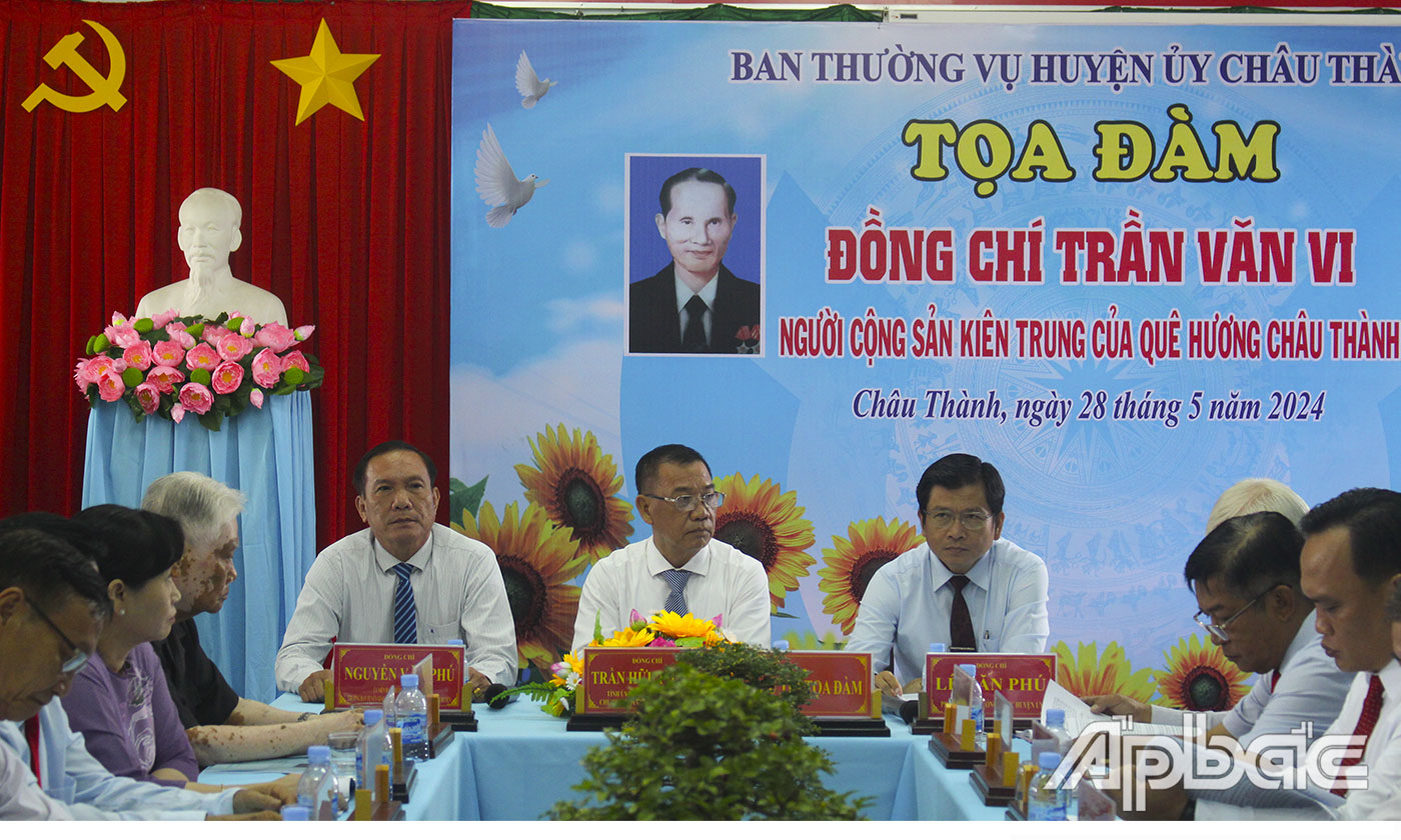 Ban Chủ trì tọa đàm.