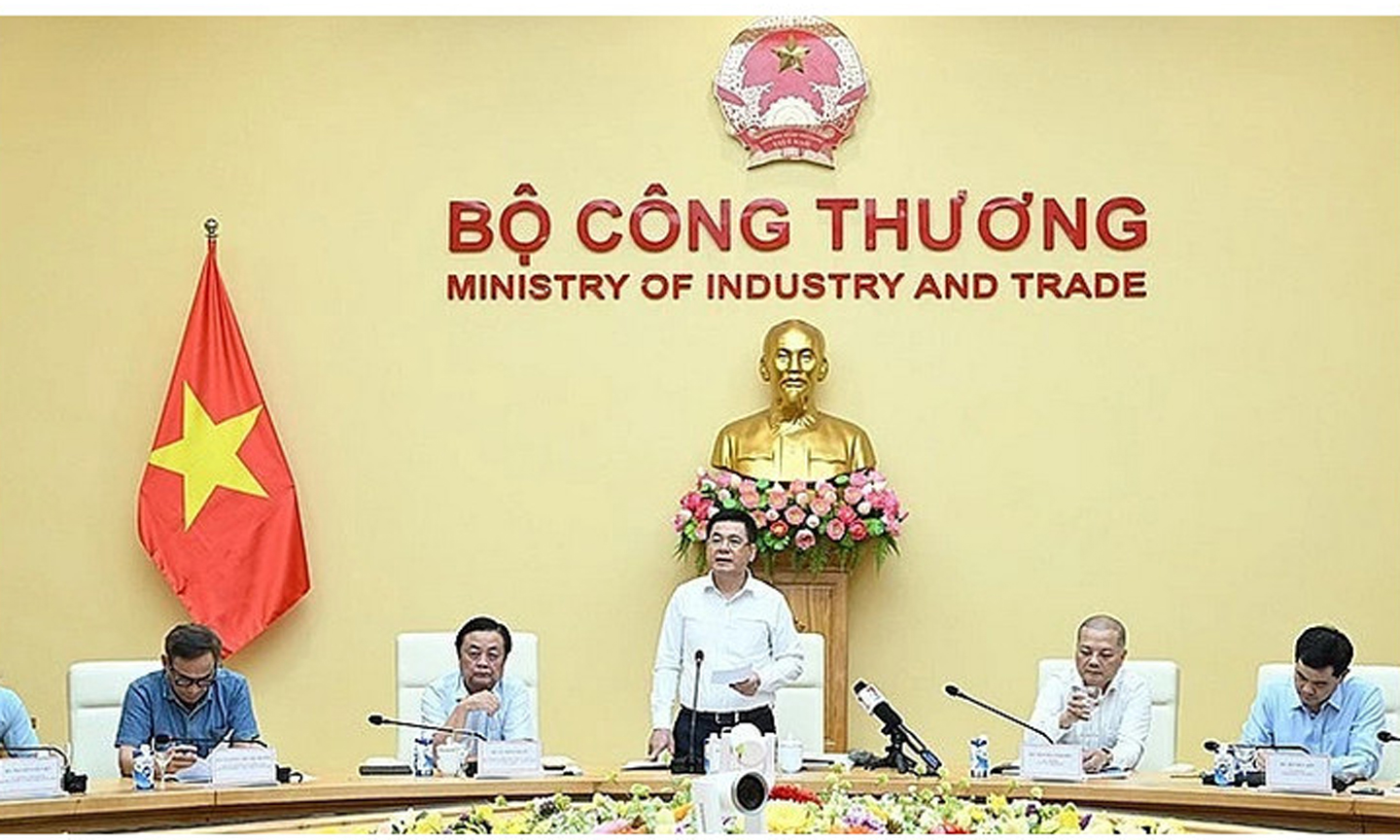 Bộ Nông nghiệp và Phát triển nông thôn cùng Bộ Công thương và các đơn vị liên quan họp bàn giải pháp tháo gỡ khó khăn, thúc đẩy xuất khẩu những tháng cuối năm. 