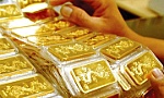 Bốn ngân hàng bán vàng cho dân, giá vàng SJC có về sát giá vàng thế giới?
