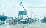 Khẩn trương sửa chữa thiết bị chiếu sáng đường dẫn vào cao tốc TP. Hồ Chí Minh - Trung Lương