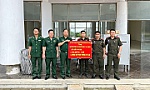 Dien Bien border guards donate supplies to Lao counterparts