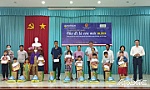 TGB: Trao tặng 45 phần quà cho học sinh, người khó khăn ở huyện Tân Phước