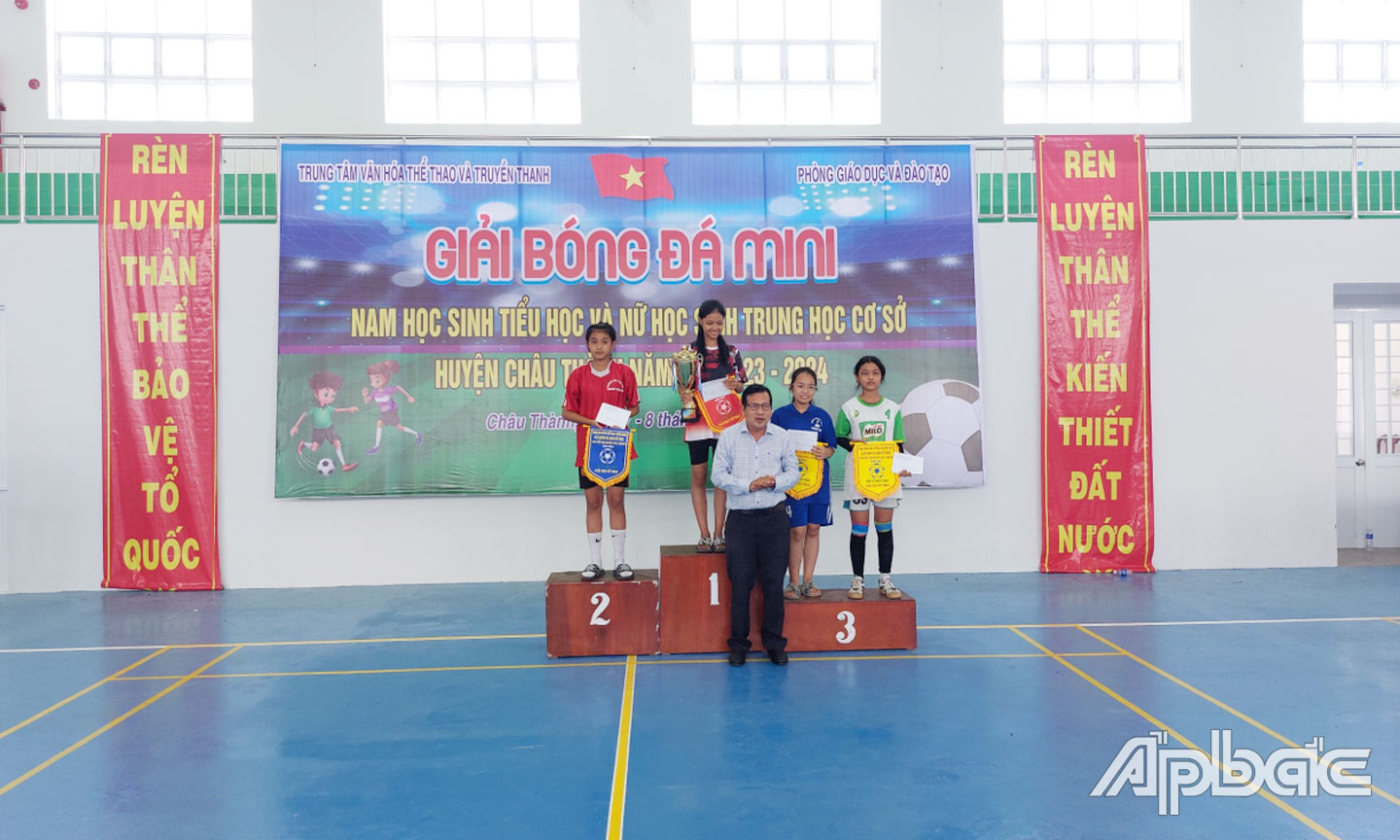 Huyện Châu Thành: Tổ chức Giải Bóng đá nam tiểu học và nữ THCS