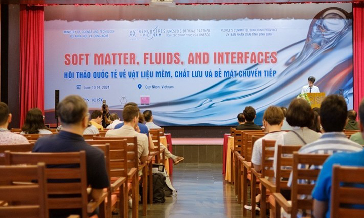 Nearly 80 researchers join conference on soft matter, fluids and interfaces