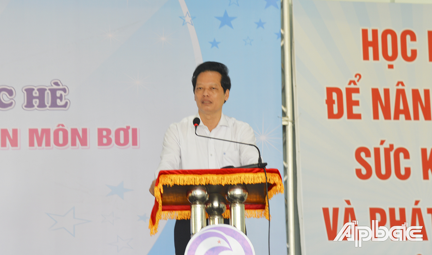 Đồng chí Nguyễn Thành Diệu, Tỉnh ủy viên, Phó Chủ tịch UBND tỉnh, Chủ tịch Hội đồng bảo vệ, chăm sóc trẻ em tỉnh Tiền Giang phát biểu chỉ đạo.