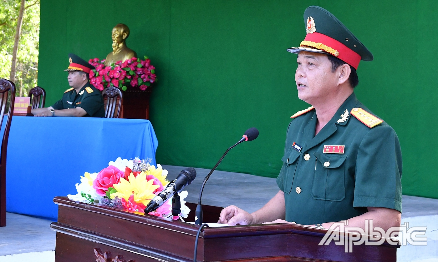 Đại tá Phạm Văn Thanh, Ủy viên Ban Thường vụ Tỉnh ủy, Chỉ huy trưởng Bộ Chỉ huy Quân sự tỉnh phát biểu tại Lễ Tuyên thệ chiến sĩ mới.